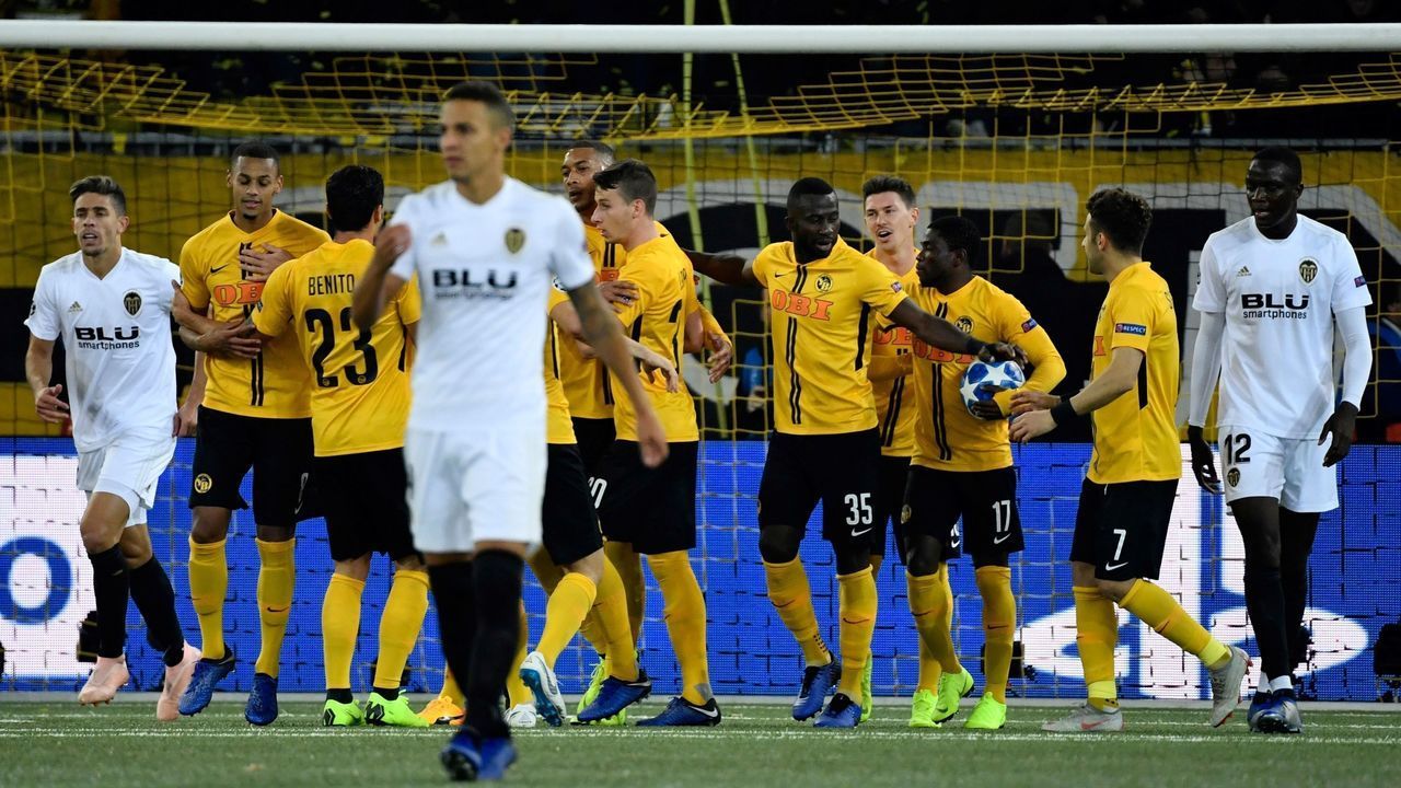 Young Boys' Swiss forward Guillaume Hoarau celebrates with teammates after scoring a penalty kick during the UEFA Champions League group stage H football match between Young Boys and Valencia at the Stade de Suisse stadium on October 23, 2018 in Bern.