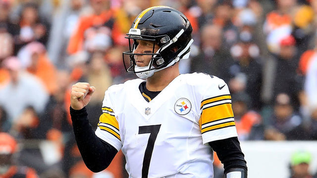 CINCINNATI, OH - OCTOBER 14: Ben Roethlisberger #7 of the Pittsburgh Steelers celebrates after James Conner scores a touchdown during the second quarter of the game against the Cincinnati Bengals at Paul Brown Stadium on October 14, 2018 in Cincinnati, Ohio.