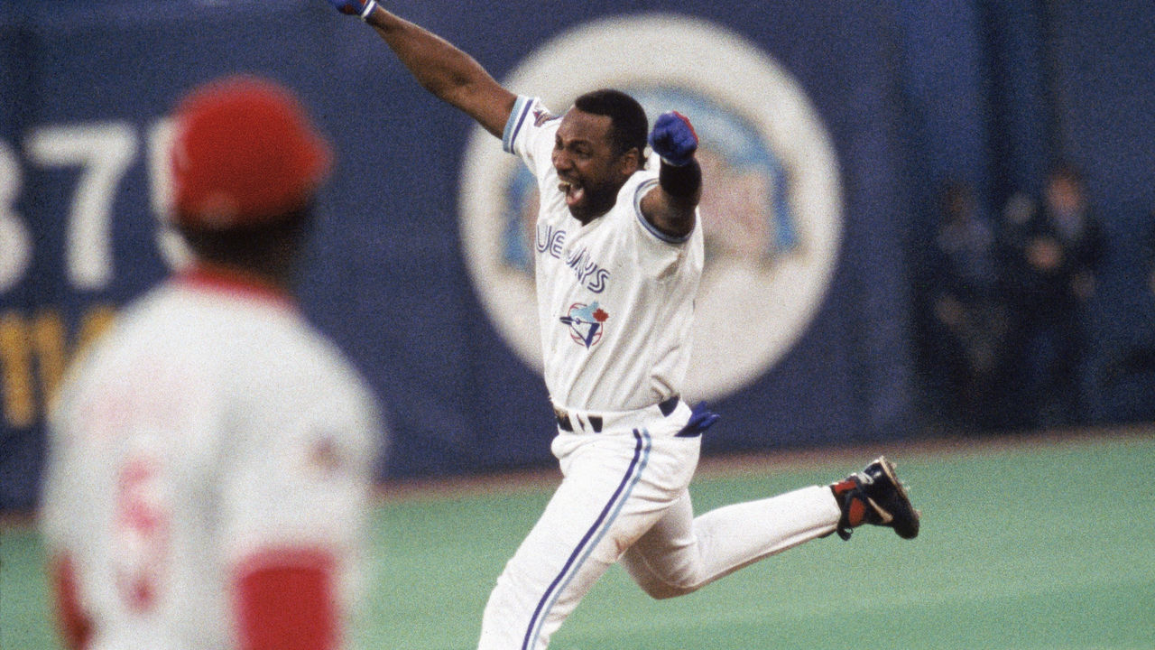 John Olerud of the Toronto Blue Jays puts the ball in play and runs News  Photo - Getty Images