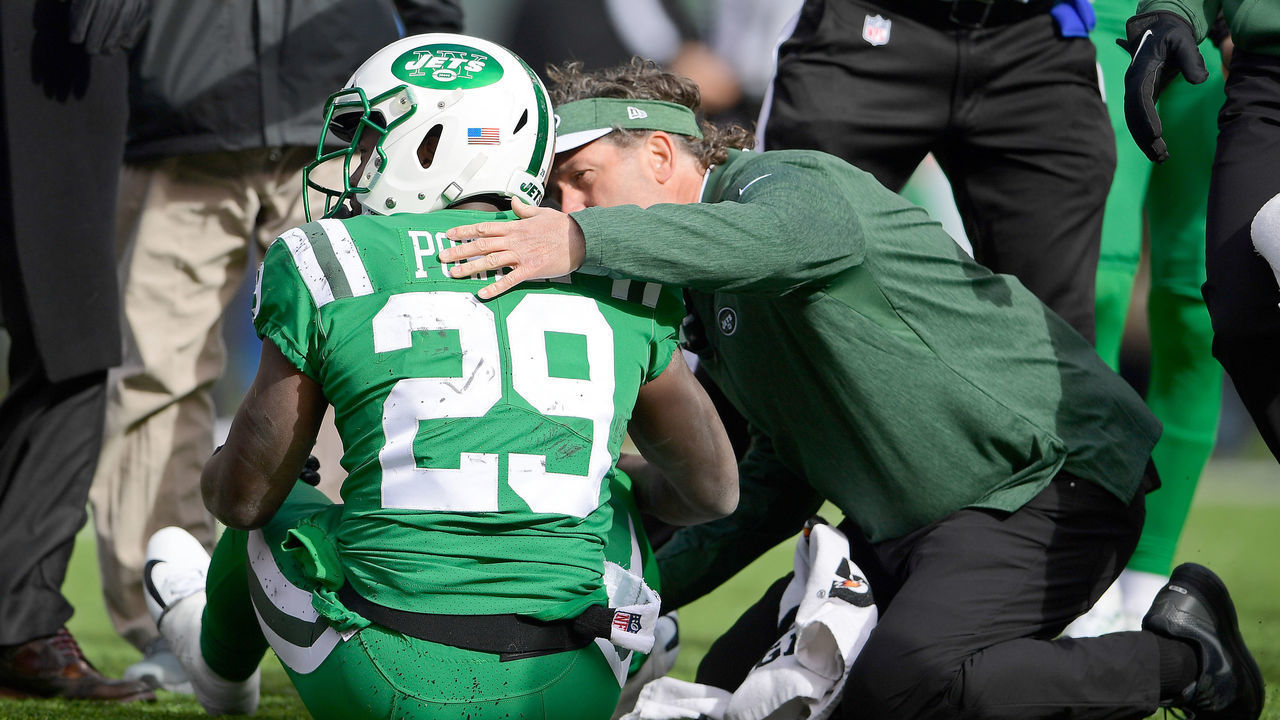EAST RUTHERFORD, NJ - OCTOBER 21: Bilal Powell #29 of the New York Jets is tended to by the trainer during the second quarter against the Minnesota Vikings at MetLife Stadium on October 21, 2018 in East Rutherford, New Jersey.