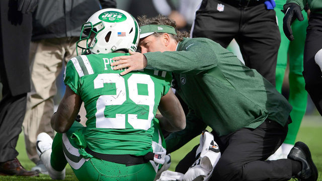 EAST RUTHERFORD, NJ - OCTOBER 21: Bilal Powell #29 of the New York Jets is tended to by the trainer during the second quarter against the Minnesota Vikings at MetLife Stadium on October 21, 2018 in East Rutherford, New Jersey.