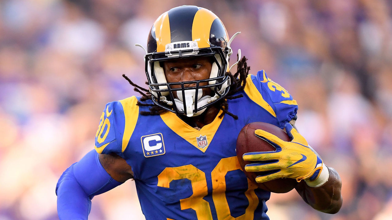 LOS ANGELES, CA - SEPTEMBER 27: Todd Gurley #30 of the Los Angeles Rams carries the ball against the Minnesota Vikings at Los Angeles Memorial Coliseum on September 27, 2018 in Los Angeles, California.