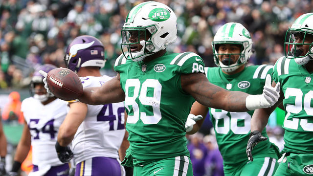 EAST RUTHERFORD, NJ - OCTOBER 21: Chris Herndon #89 of the New York Jets celebrates his touchdown catch against the Minnesota Vikings during their game at MetLife Stadium on October 21, 2018 in East Rutherford, New Jersey.