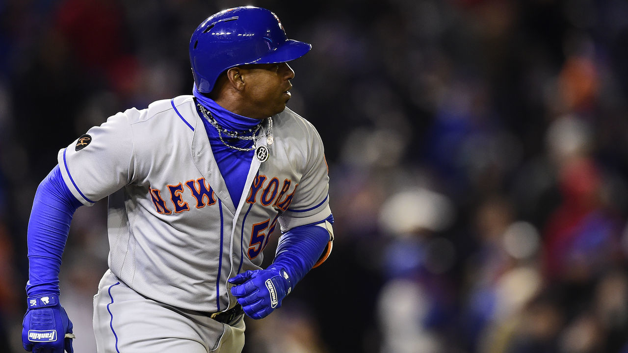 WASHINGTON, DC - APRIL 08: Yoenis Cespedes #52 of the New York Mets hits an RBI single scoring Juan Lagares #12 (not pictured) in the twelfth inning against the Washington Nationals at Nationals Park on April 8, 2018 in Washington, DC. The Mets defeated the Nationals 6-5.