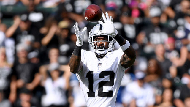 CARSON, CA - OCTOBER 07: Martavis Bryant #12 of the Oakland Raiders makes a catch at StubHub Center on October 7, 2018 in Carson, California.