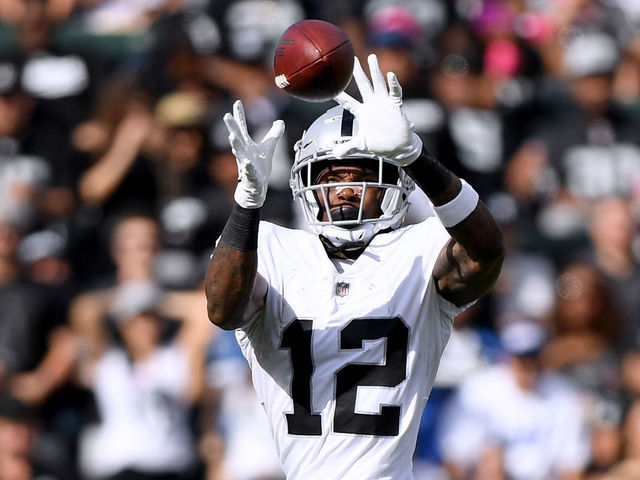 Martavis Bryant of the Oakland Raiders makes a catch at StubHub