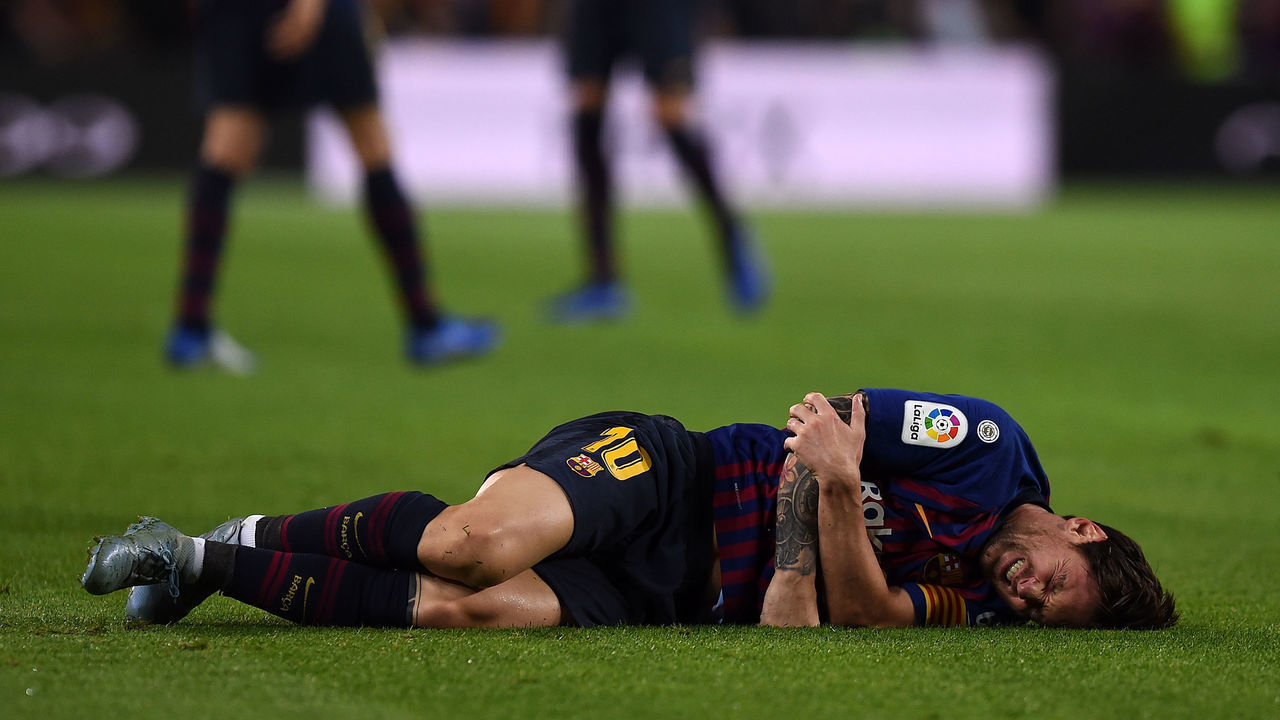 BARCELONA, SPAIN - OCTOBER 20: Lionel Messi of FC Barcelona lies on the floor after appearing to pick up an injury during the La Liga match between FC Barcelona and Sevilla FC at Camp Nou on October 20, 2018 in Barcelona, Spain.