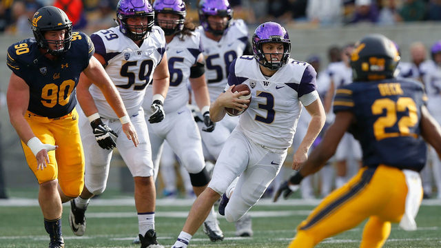 BERKELEY, CA - OCTOBER 27: Quarterback Jake Browning #3 of the Washington Huskies runs for a first down against the California Golden Bears at California Memorial Stadium on October 27, 2018 in Berkeley, California.