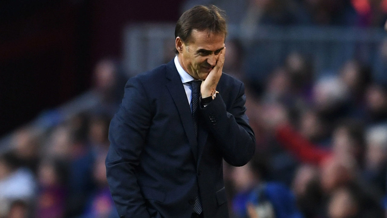 BARCELONA, SPAIN - OCTOBER 28: Julen Lopetegui, Manager of Real Madrid reacts during the La Liga match between FC Barcelona and Real Madrid CF at Camp Nou on October 28, 2018 in Barcelona, Spain.