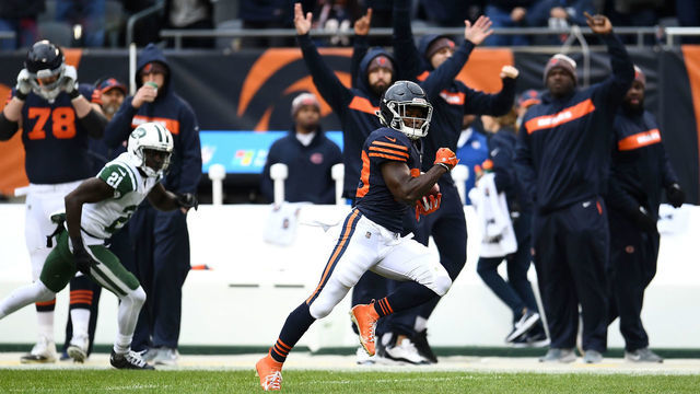 CHICAGO, IL - OCTOBER 28: Tarik Cohen #29 of the Chicago Bears runs the football toward the endzone for a touchdown in the first quarter against the New York Jets at Soldier Field on October 28, 2018 in Chicago, Illinois.