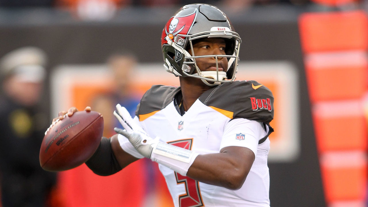 CINCINNATI, OH - OCTOBER 28: Jameis Winston #3 of the Tampa Bay Buccaneers drops back to throw a pass during the second quarter of the game against the Cincinnati Bengals at Paul Brown Stadium on October 28, 2018 in Cincinnati, Ohio.