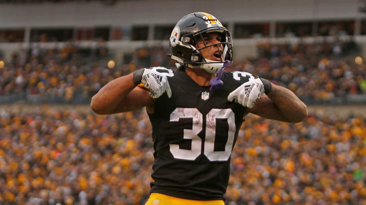PITTSBURGH, PA - OCTOBER 28: James Conner #30 of the Pittsburgh Steelers reacts after a 12 yard touchdown run during the third quarter in the game against the Cleveland Browns at Heinz Field on October 28, 2018 in Pittsburgh, Pennsylvania.