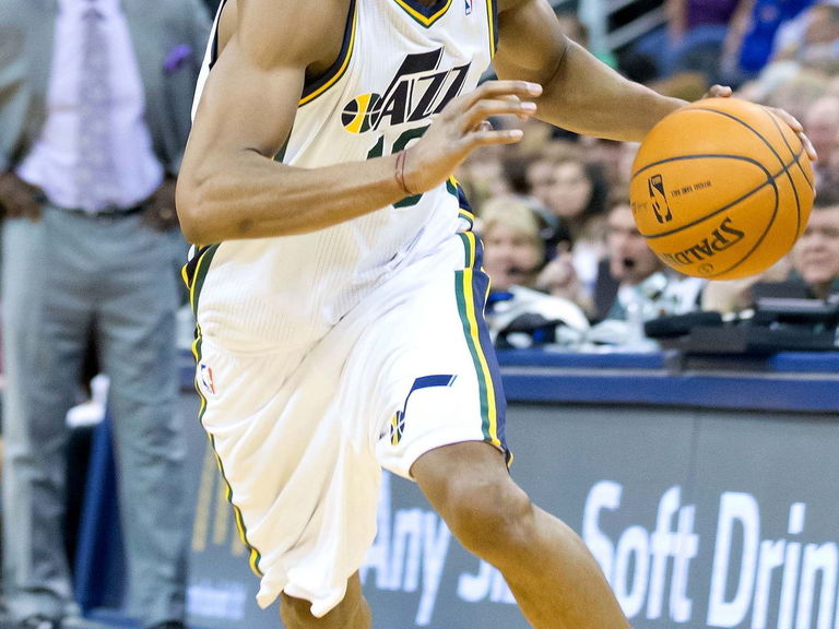 Alec Burks' personal 90 run late seals win for Jazz