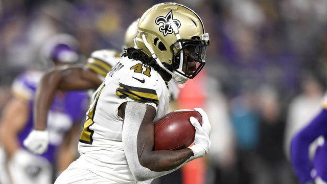 MINNEAPOLIS, MN - OCTOBER 28: Alvin Kamara #41 of the New Orleans Saints runs with the ball in the third quarter of the game against the Minnesota Vikings at U.S. Bank Stadium on October 28, 2018 in Minneapolis, Minnesota.