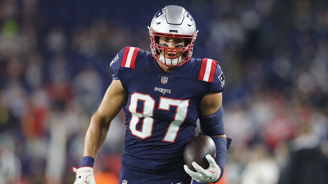 FOXBOROUGH, MA - OCTOBER 04: Rob Gronkowski #87 of the New England Patriots warms up before the game against the Indianapolis Colts at Gillette Stadium on October 4, 2018 in Foxborough, Massachusetts.