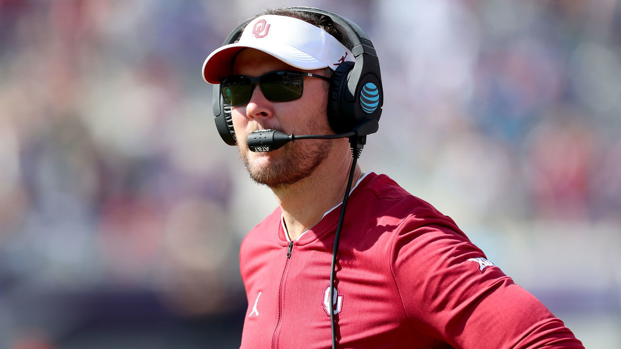 FORT WORTH, TX - OCTOBER 20: Head coach Lincoln Riley of the Oklahoma Sooners leads his team against the TCU Horned Frogs in the fourth quarter at Amon G. Carter Stadium on October 20, 2018 in Fort Worth, Texas.