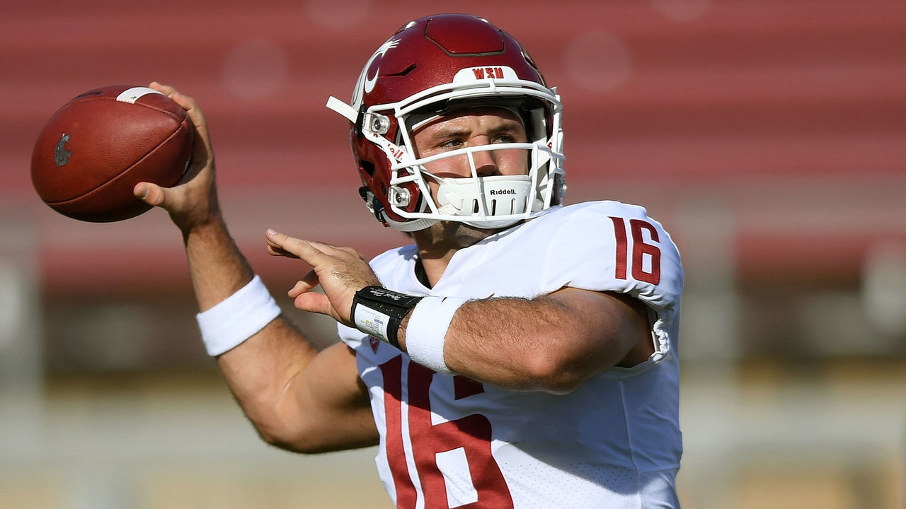 PALO ALTO, CA - OCTOBER 27: Gardner Minshew #16 of the Washington State Cougars warms up during pregame warm ups prior to the start of an NCAA football game against the Stanford Cardinal at Stanford Stadium on October 27, 2018 in Palo Alto, California.