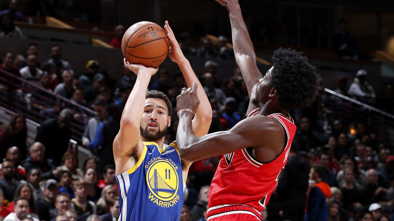 CHICAGO, IL - OCTOBER 29: Klay Thompson #11 of the Golden State Warriors shoots the ball against the Chicago Bulls on October 29, 2018 at United Center in Chicago, Illinois. Mandatory Copyright Notice: Copyright 2018 NBAE