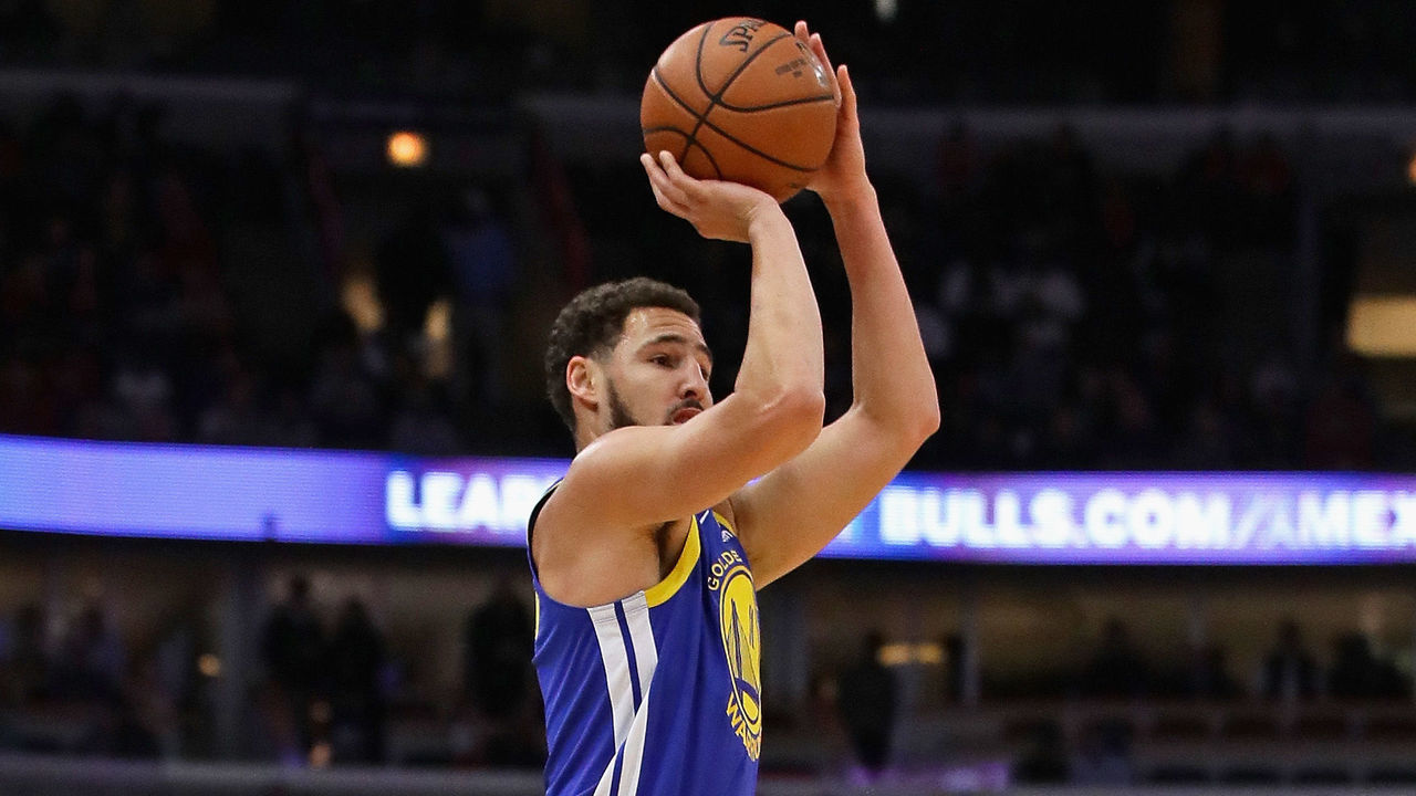 CHICAGO, IL - OCTOBER 29: Klay Thompson #11 of the Golden State Warriors puts up a three point shot on his way to a game-high 52 points against the Chicago Bulls at the United Center on October 29, 2018 in Chicago, Illinois. The Warriors defeated the Bulls 149-124. NOTE TO USER: User expressly acknowledges and agrees that, by downloading and/or using this photograph, User is consenting to the terms and conditions of the Getty Images License Agreement.