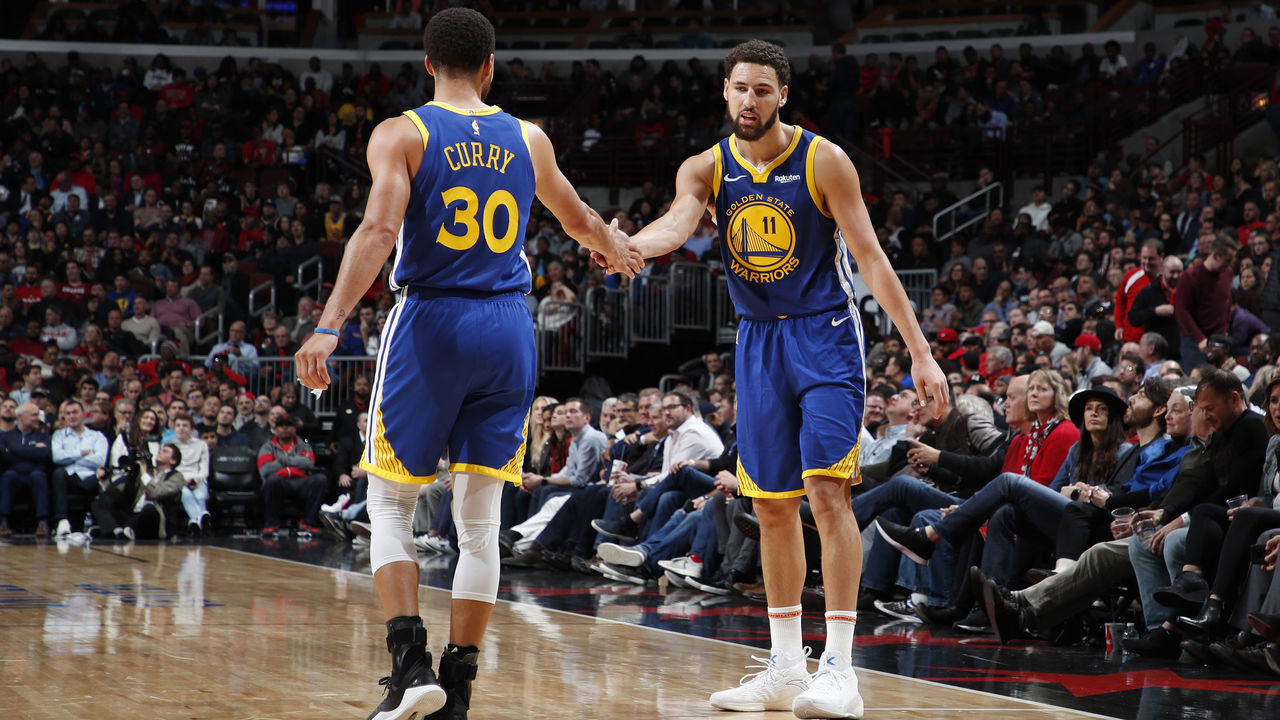 CHICAGO, IL - OCTOBER 29: Stephen Curry #30 high fives Klay Thompson #11 of the Golden State Warriors during the game against the Chicago Bulls on October 29, 2018 at United Center in Chicago, Illinois. Mandatory Copyright Notice: Copyright 2018 NBAE