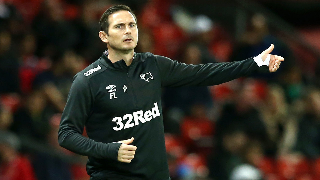 MANCHESTER, ENGLAND - SEPTEMBER 25: Frank Lampard of Derby County gives his team instructions during the Carabao Cup Third Round match between Manchester United and Derby County at Old Trafford on September 25, 2018 in Manchester, England.