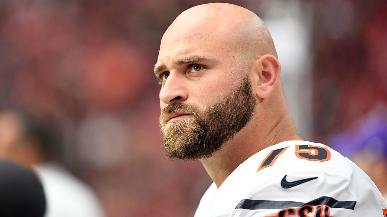 GLENDALE, AZ - SEPTEMBER 23: Offensive guard Kyle Long #75 of the Chicago Bears looks on from the bunch during the NFL game against the Arizona Cardinals at State Farm Stadium on September 23, 2018 in Glendale, Arizona. The Chicago Bears won 16-14.