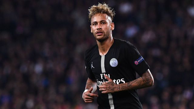TOPSHOT - Paris Saint-Germain's Brazilian forward Neymar runs during the UEFA Champions League Group C football match between Paris Saint-Germain and SSC Napoli at the Parc des Princes stadium, in Paris, on October 24, 2018.