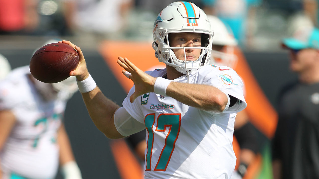 CINCINNATI, OH - OCTOBER 7: Ryan Tannehill #17 of the Miami Dolphins warms up prior to the start of the game against the Cincinnati Bengals at Paul Brown Stadium on October 7, 2018 in Cincinnati, Ohio.