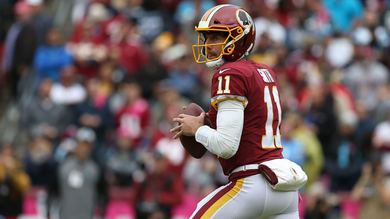 LANDOVER, MD - OCTOBER 14: Quarterback Alex Smith #11 of the Washington Redskins looks to throw the ball in the second quarter against the Carolina Panthers at FedExField on October 14, 2018 in Landover, Maryland.