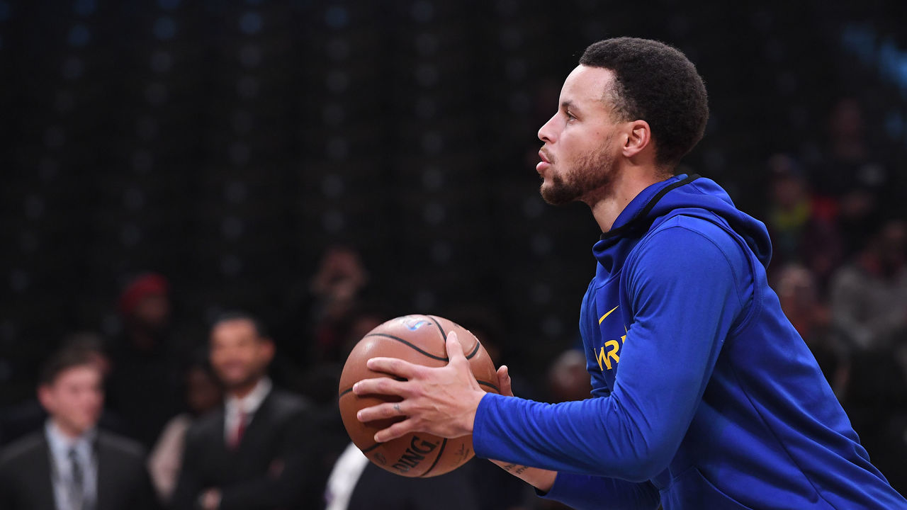 NEW YORK, NY - OCTOBER 28: Stephen Curry #30 of the Golden State Warriors warms up before the game against the Brooklyn Nets at Barclays Center on October 28, 2018 in the Brooklyn borough of New York City.