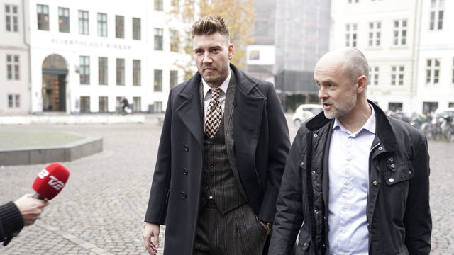 Rosenborg's Danish football player Nicklas Bendtner and lawyer Anders Nemeth talk to the media as they arrive for a hearing at Copenhagen City Council on November 2, 2018. - Nicklas Bendtner has been charged with violence against a taxi driver in Copenhagen while the driver has been charged with attempted violence.