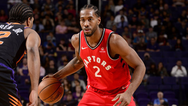PHOENIX, AZ - NOVEMBER 2: Kawhi Leonard #2 of the Toronto Raptors handles the ball against the Phoenix Suns on November 2, 2018 at Talking Stick Resort Arena in Phoenix, Arizona. NOTE TO USER: User expressly acknowledges and agrees that, by downloading and/or using this photograph, user is consenting to the terms and conditions of the Getty Images License Agreement. Mandatory Copyright Notice: Copyright 2018 NBAE