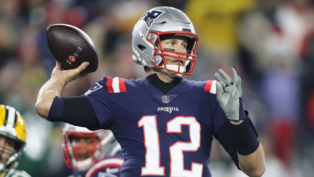 FOXBOROUGH, MA - NOVEMBER 04: Tom Brady #12 of the New England Patriots looks to throw a pass during the first half against the Green Bay Packers at Gillette Stadium on November 4, 2018 in Foxborough, Massachusetts.