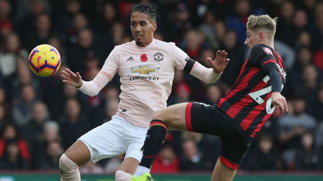 BOURNEMOUTH, ENGLAND - NOVEMBER 03: Chris Smalling of Manchester United in action with David Brooks of AFC Bournemouth during the Premier League match between AFC Bournemouth and Manchester United at Vitality Stadium on November 3, 2018 in Bournemouth, United Kingdom.