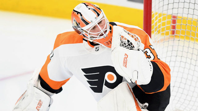 ANAHEIM, CA - OCTOBER 30: Philadelphia Flyers goalie Brian Elliott (37) looks at the puck in his glove during warm-ups before a game against the Anaheim Ducks played on October 30, 2018 at the Honda Center in Anaheim, CA.