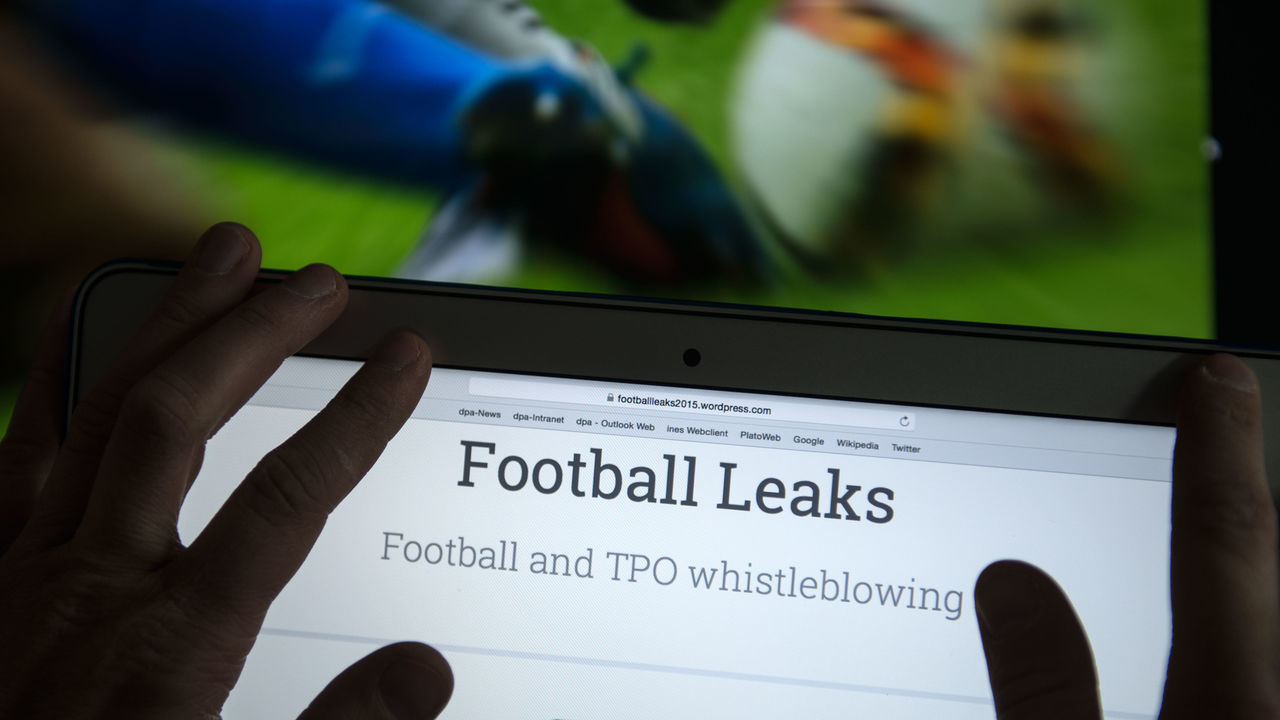 ILLUSTRATION - An illsutration shows two hands pointing at the website of internet platform 'Football Leaks' on a computer screen in Leipzig, Germany, 11 February 2016. The platform announced that it would continue to provide insights into the often instransparent soccer transfer market. Leaked details concerning contracts of professional soccer players have caused a stir in recent weeks. Photo: Hendrik Schmidt/dpa | usage worldwide