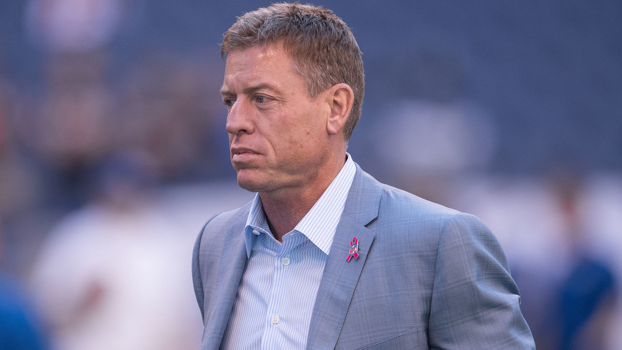 October 9, 2016: FOX Sports broadcaster Troy Aikman on the field before the NFL game between the Chicago Bears and Indianapolis Colts at Lucas Oil Stadium in Indianapolis, IN.