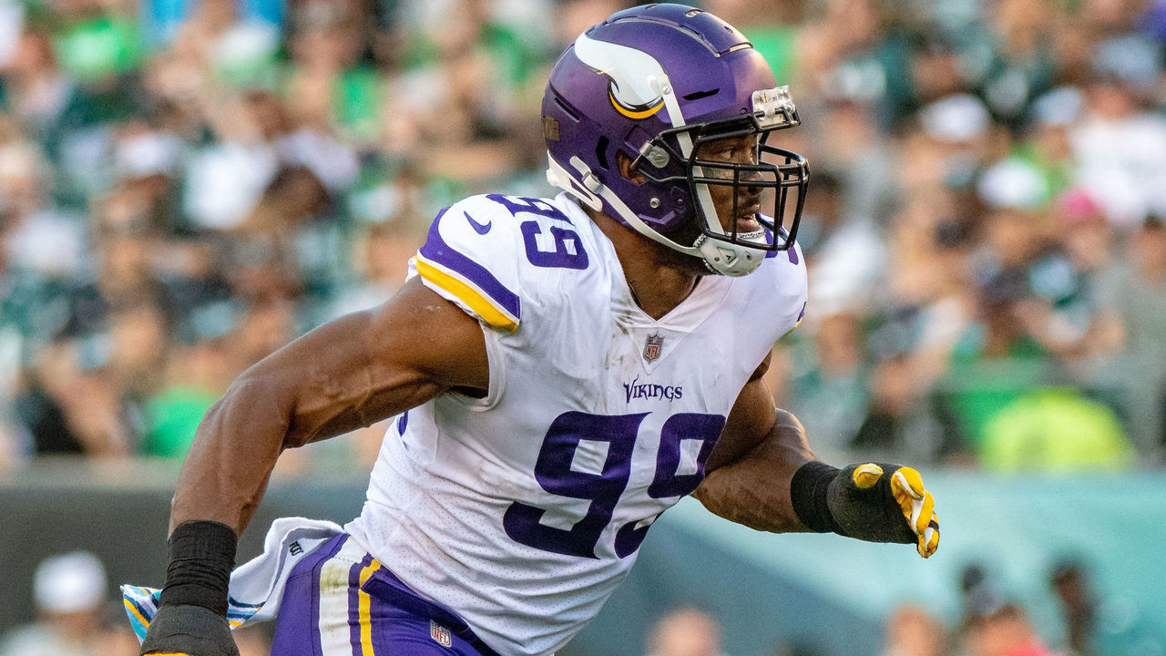 PHILADELPHIA, PA - OCTOBER 07: Minnesota Vikings defensive end Danielle Hunter (99) during the National Football League game between the Minnesota Vikings and the Philadelphia Eagles on October 7, 2018 at Lincoln Financial Field in Philadelphia, PA.