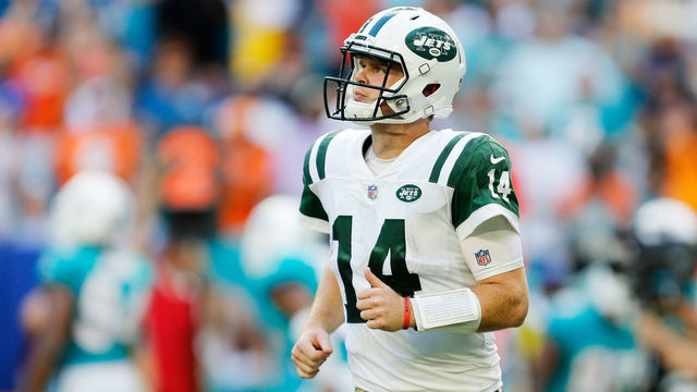 MIAMI, FL - NOVEMBER 04: Sam Darnold #14 of the New York Jets reacts in the fourth quarter of their game against the Miami Dolphins at Hard Rock Stadium on November 4, 2018 in Miami, Florida.
