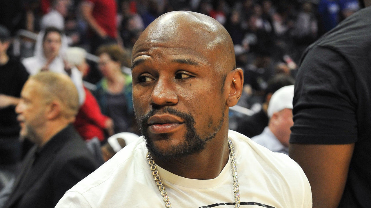 LOS ANGELES, CALIFORNIA - NOVEMBER 05: Floyd Mayweather Jr. attends a basketball game between the Los Angeles Clippers and the Minnesota Timberwolves at Staples Center on November 05, 2018 in Los Angeles, California.
