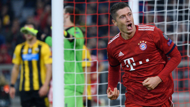 07 November 2018, Bavaria, München: Soccer: Champions League, Bayern Munich - AEK Athens, Group stage, Group E, 4th matchday in the Allianz Arena. Robert Lewandowski of Munich rejoices over his goal to 2:0. Photo: Sven Hoppe/dpa
