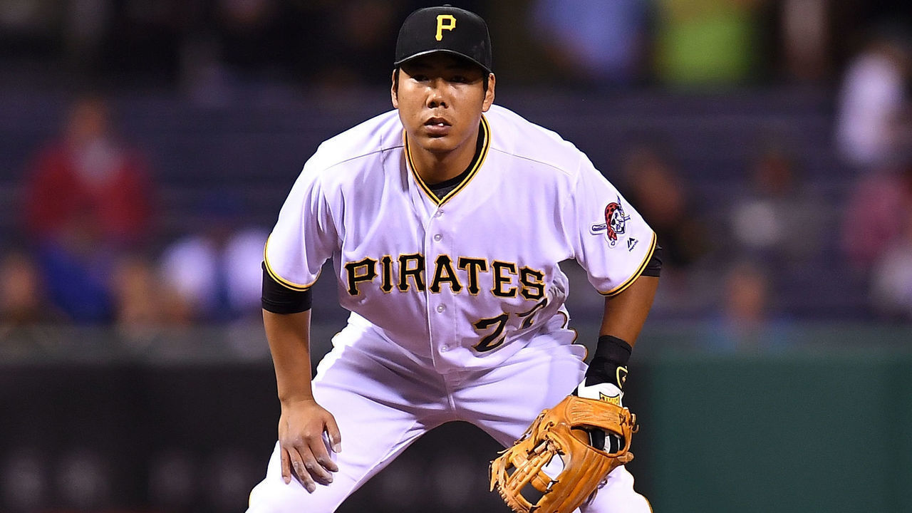 PITTSBURGH, PA - SEPTEMBER 27: Jung Ho Kang #27 of the Pittsburgh Pirates in action during the game against the Chicago Cubs on September 27, 2016 at PNC Park in Pittsburgh, Pennsylvania. *** Local Caption ***