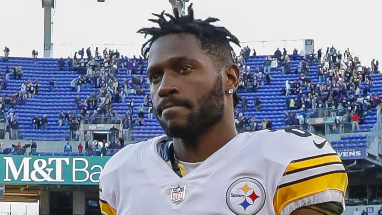 BALTIMORE, MD - NOVEMBER 04: Antonio Brown #84 of the Pittsburgh Steelers heads off the field after the game against the Baltimore Ravens at M&T Bank Stadium on November 4, 2018 in Baltimore, Maryland.