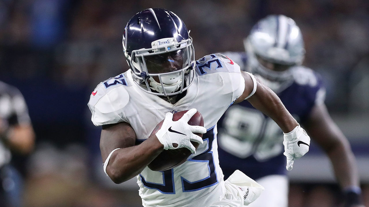 ARLINGTON, TX - NOVEMBER 05: Dion Lewis #33 of the Tennessee Titans carries the ball on a touchdown run in the second quarter of a football game at AT&T Stadium on November 5, 2018 in Arlington, Texas.