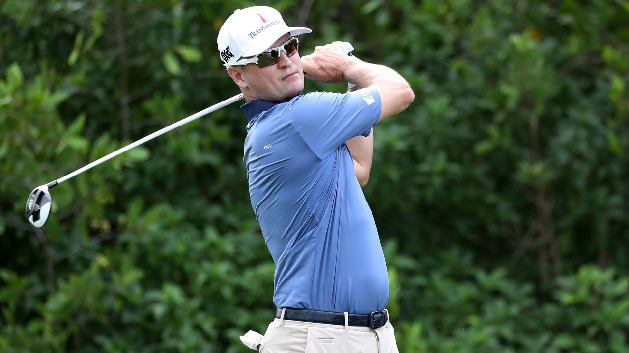 PLAYA DEL CARMEN, MEXICO - NOVEMBER 08: Zach Johnson of the United States plays his shot from the 17th tee during the first round of the Mayakoba Golf Classic at El Camaleon Mayakoba Golf Course on November 08, 2018 in Playa del Carmen, Mexico.
