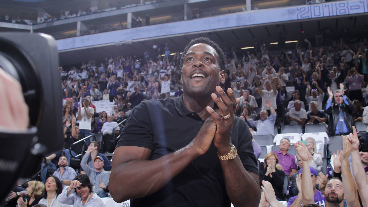 SACRAMENTO, CA - OCTOBER 17: Former NBA player Chris Webber attends the game between the Utah Jazz and Sacramento Kings on October 17, 2018 at Golden 1 Center in Sacramento, California. NOTE TO USER: User expressly acknowledges and agrees that, by downloading and or using this photograph, User is consenting to the terms and conditions of the Getty Images Agreement. Mandatory Copyright Notice: Copyright 2018 NBAE