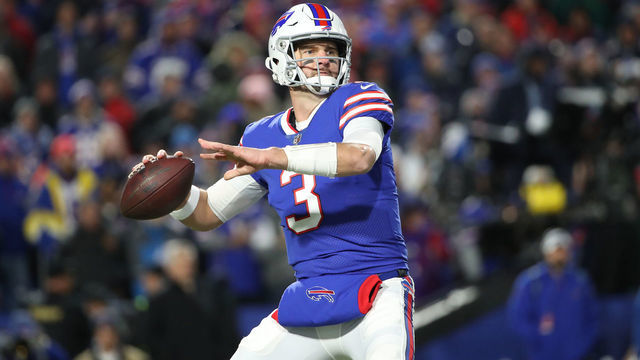 BUFFALO, NY - OCTOBER 29: Derek Anderson #3 of the Buffalo Bills gets ready to throw a pass during NFL game action against the New England Patriots at New Era Field on October 29, 2018 in Buffalo, New York.