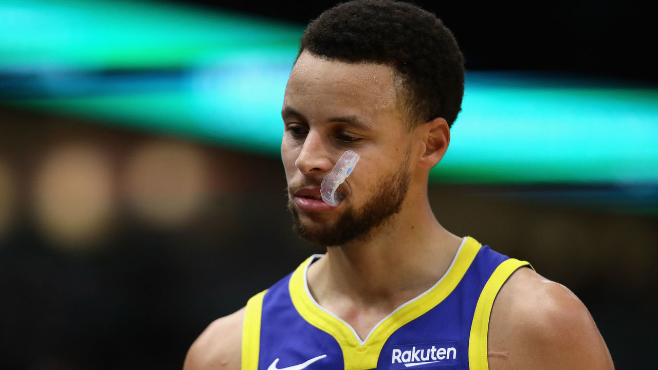 CHICAGO, IL - OCTOBER 29: Stephen Curry #30 of the Golden State Warriors walks back to the bench during a game against the Chicago Bulls at the United Center on October 29, 2018 in Chicago, Illinois. The Warriors defeated the Bulls 149-124. NOTE TO USER: User expressly acknowledges and agrees that, by downloading and/or using this photograph, User is consenting to the terms and conditions of the Getty Images License Agreement.
