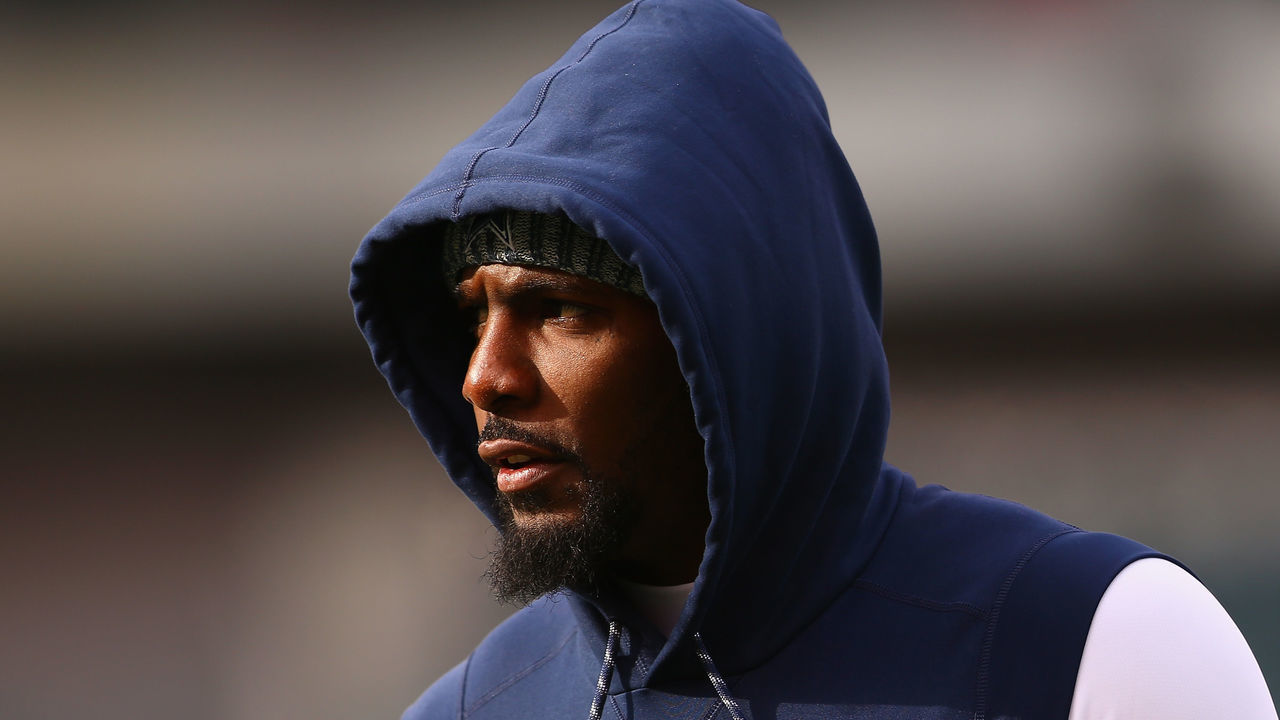 PHILADELPHIA, PA - DECEMBER 31: Wide receiver Dez Bryant #88 of the Dallas Cowboys looks on during warmups before playing against the Philadelphia Eagles at Lincoln Financial Field on December 31, 2017 in Philadelphia, Pennsylvania.