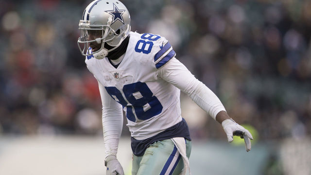 PHILADELPHIA, PA - DECEMBER 31: Dez Bryant #88 of the Dallas Cowboys in action against the Philadelphia Eagles at Lincoln Financial Field on December 31, 2017 in Philadelphia, Pennsylvania.